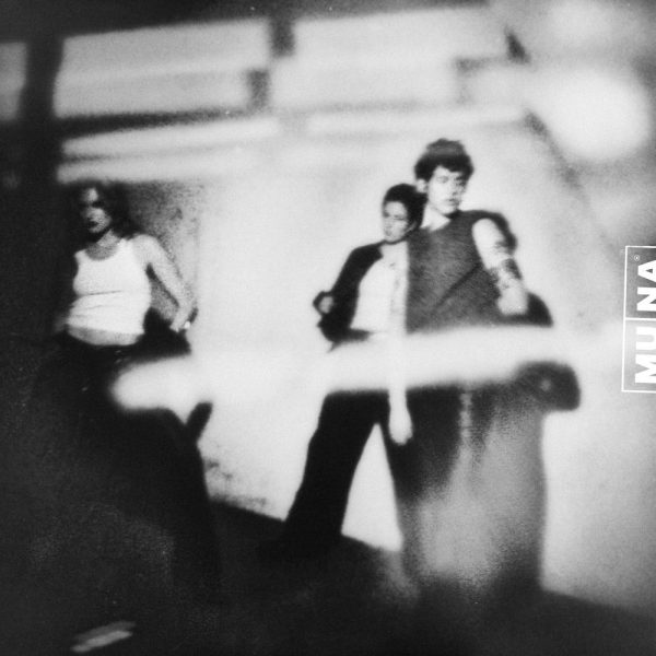 MUNA — Dancing On The Wall